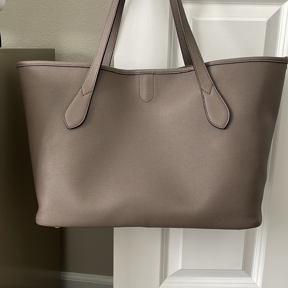 Authentic Burberry Tote - Picture 2 of 13